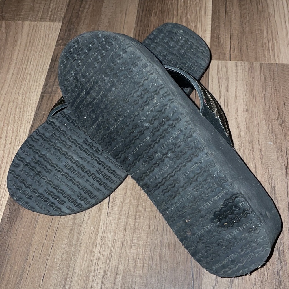 Yellow Box flip flops - Picture 3 of 3